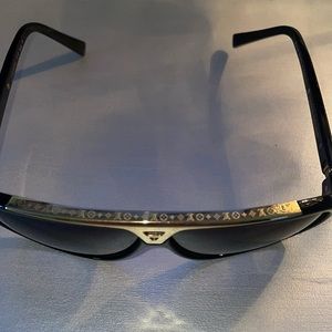 Louis Vuitton Men sunglasses
